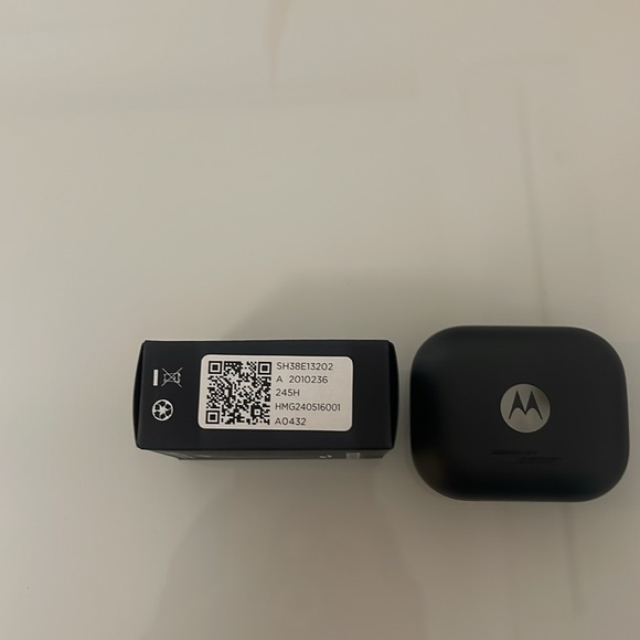 Moto Buds Sound by Bose New - Picture 4 of 5